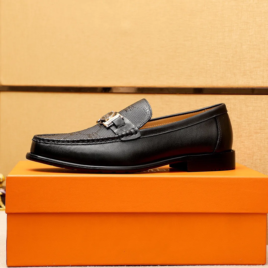 Men's shoes 💰442 💐 Product trademark: HERMES "Hermès" casual leather shoes Regular size: 38-44 (45🉑️customized) Product materials: Selected imported first-layer calfskin embroidered upper + luxury hardware buckle, imported water-dyed 🐂 cowhide lining. Strong three-dimensional visual effect, combined outsole Color: 1⃣️color optional